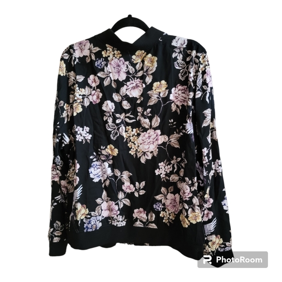 Torrid Womens Twill Bomber Jacket Black Floral Print Pockets Full Zip Size 2 - Picture 2 of 8